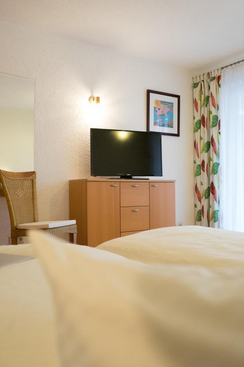 Gaestehaus Maeder Am Hafen Uhldingen-Muhlhofen Ruang foto