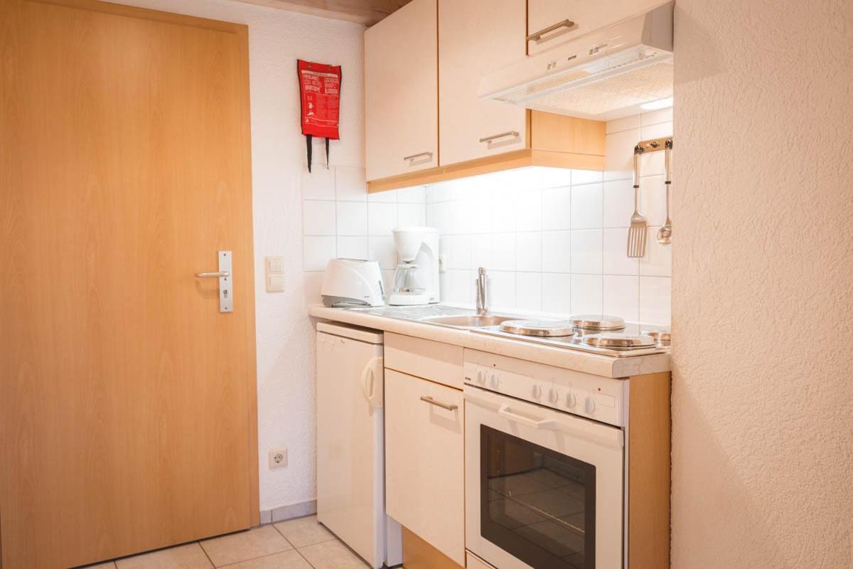 Gaestehaus Maeder Am Hafen Uhldingen-Muhlhofen Ruang foto