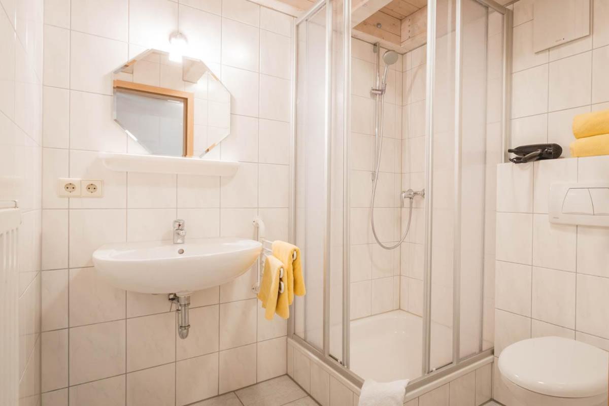 Gaestehaus Maeder Am Hafen Uhldingen-Muhlhofen Ruang foto