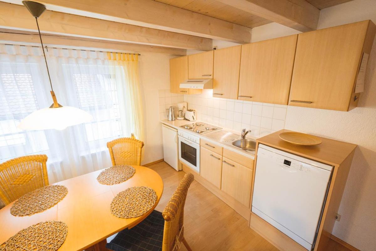 Gaestehaus Maeder Am Hafen Uhldingen-Muhlhofen Ruang foto