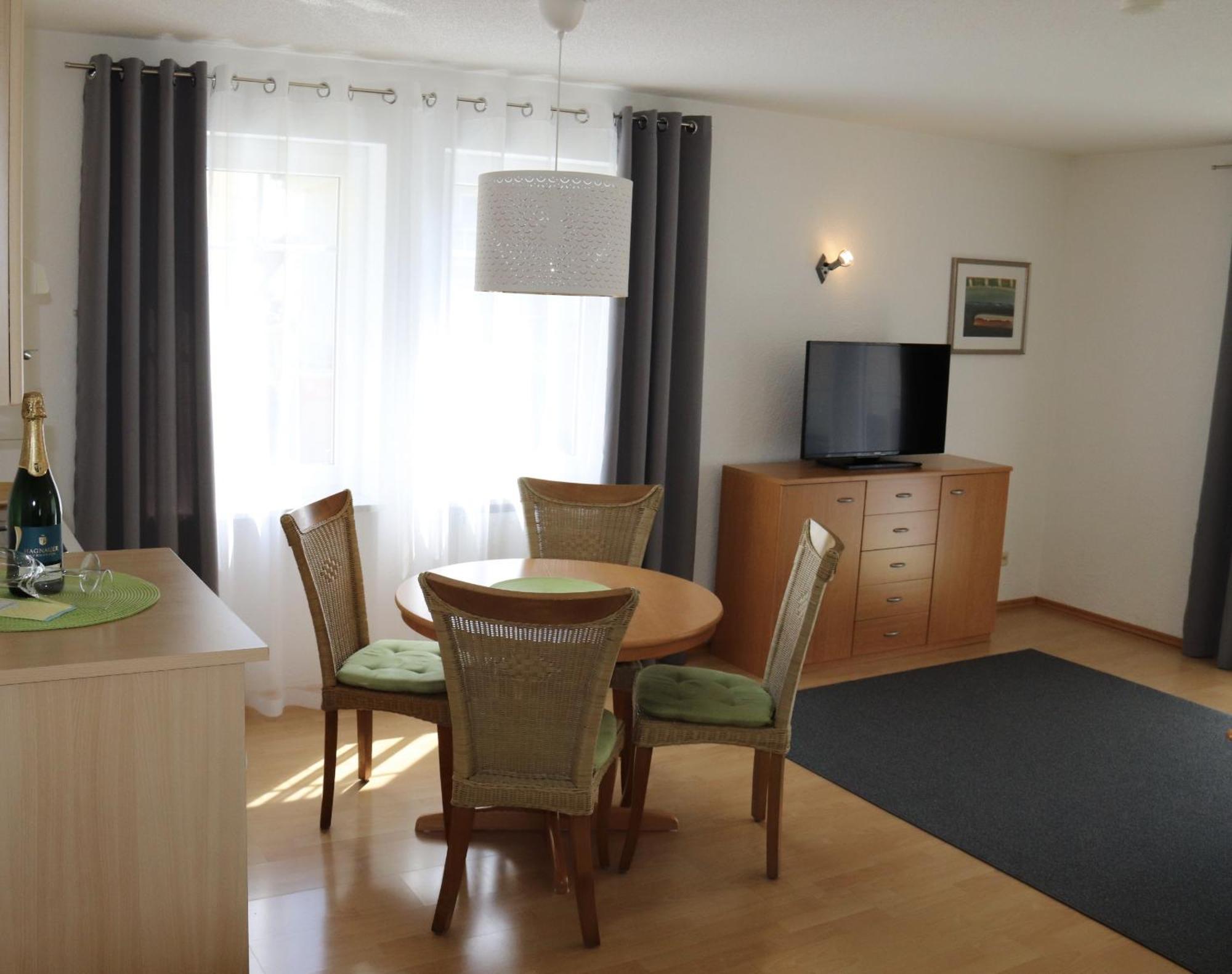 Gaestehaus Maeder Am Hafen Uhldingen-Muhlhofen Ruang foto